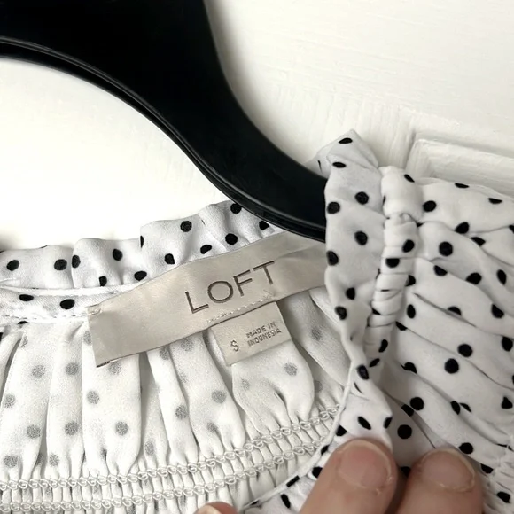 Women’s Small Loft Blouse Top. Black and White Polka Dot. Excellent condition - Picture 4 of 11